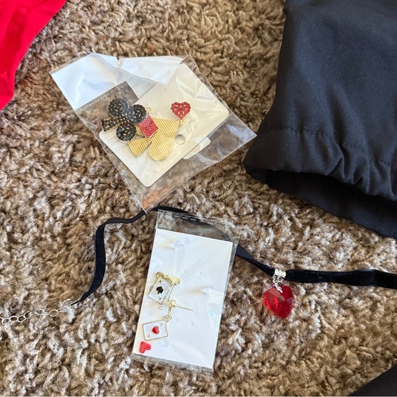 Queen of Hearts Costume - Picture 9 of 16